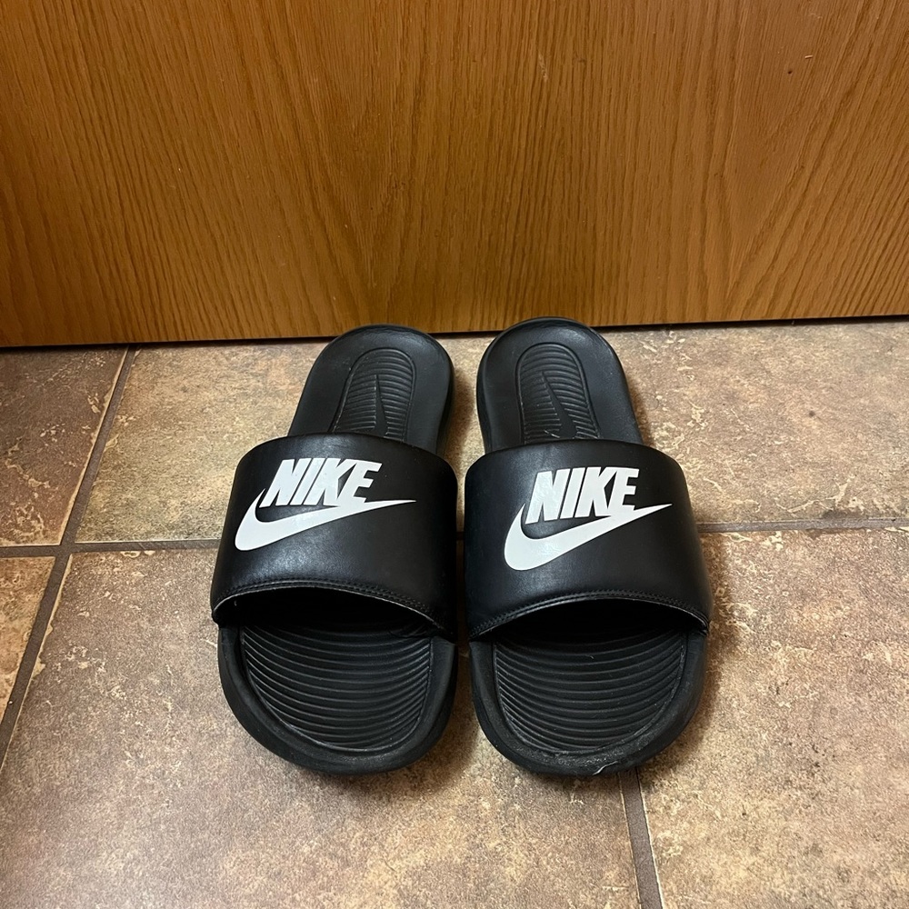 Nike slides